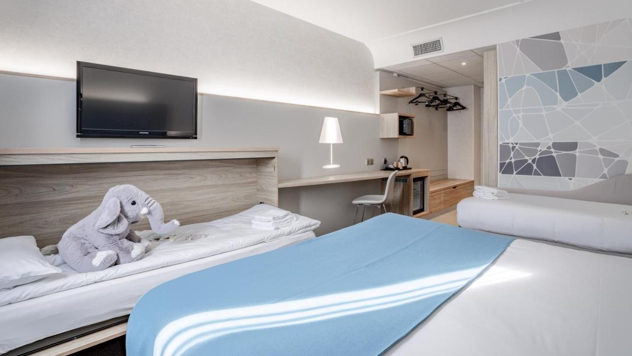 Hotel Plaza - Site Du Futuroscope Chasseneuil-du-Poitou Eksteriør billede