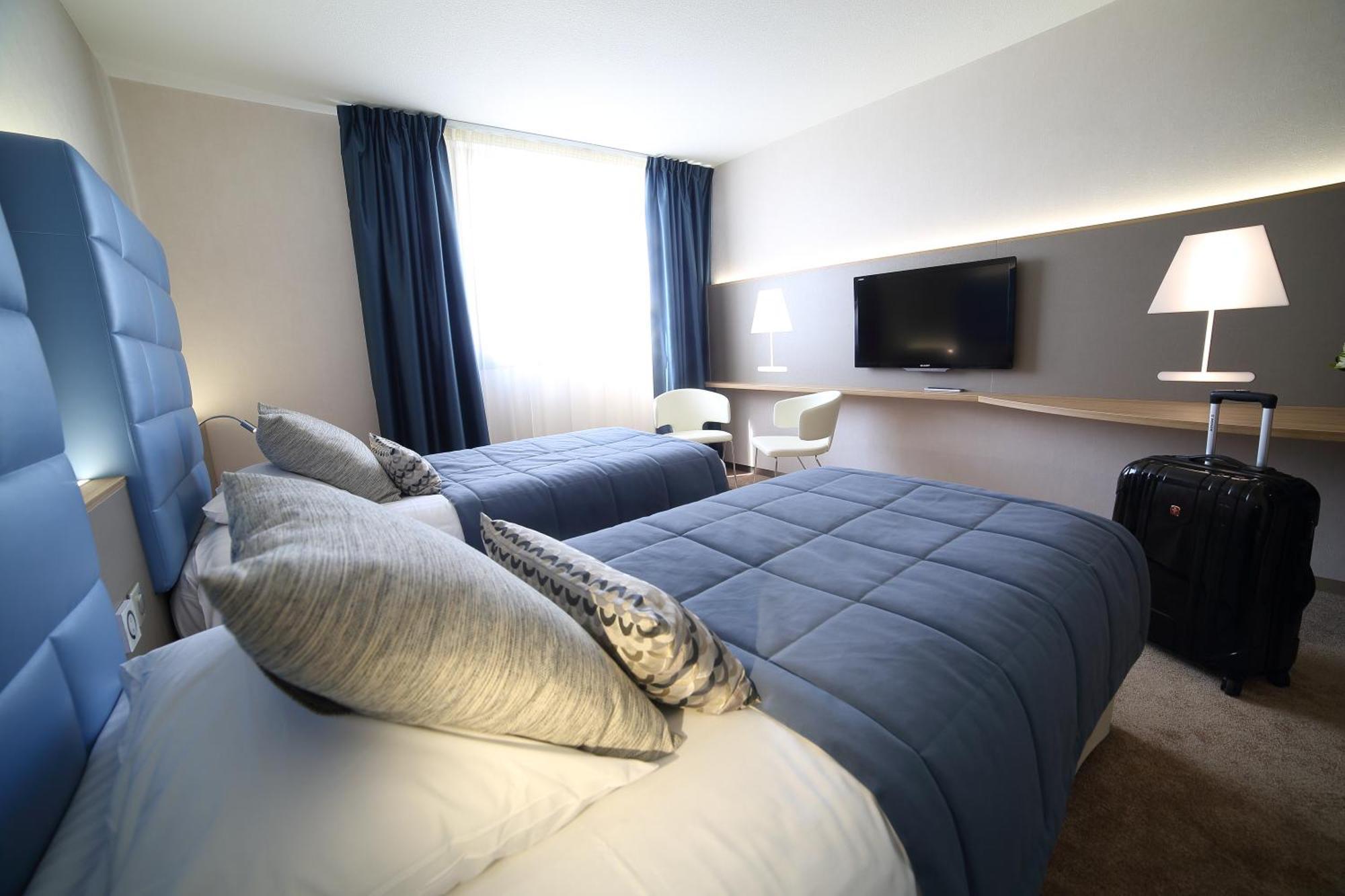Hotel Plaza - Site Du Futuroscope Chasseneuil-du-Poitou Eksteriør billede