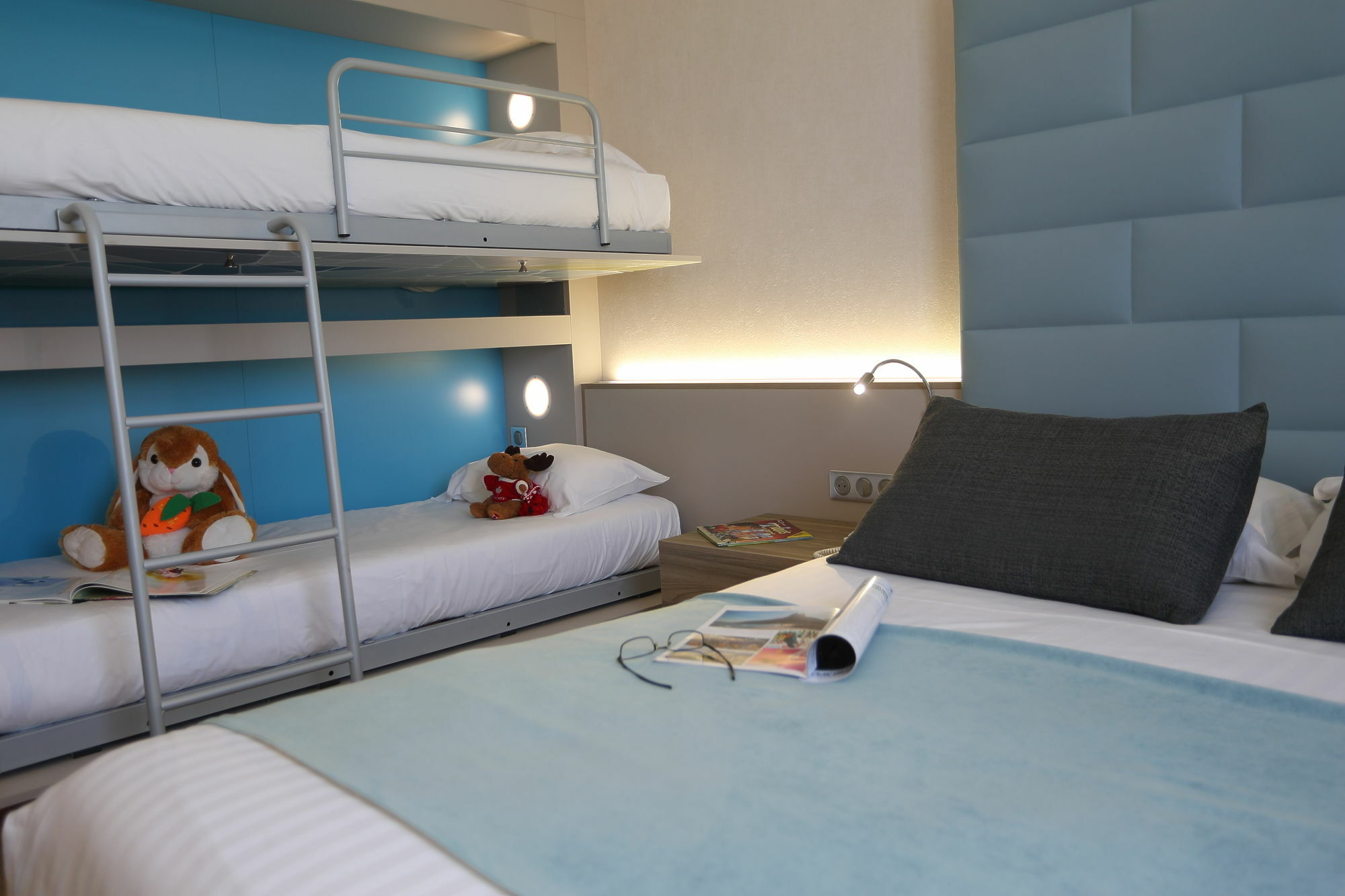 Hotel Plaza - Site Du Futuroscope Chasseneuil-du-Poitou Eksteriør billede